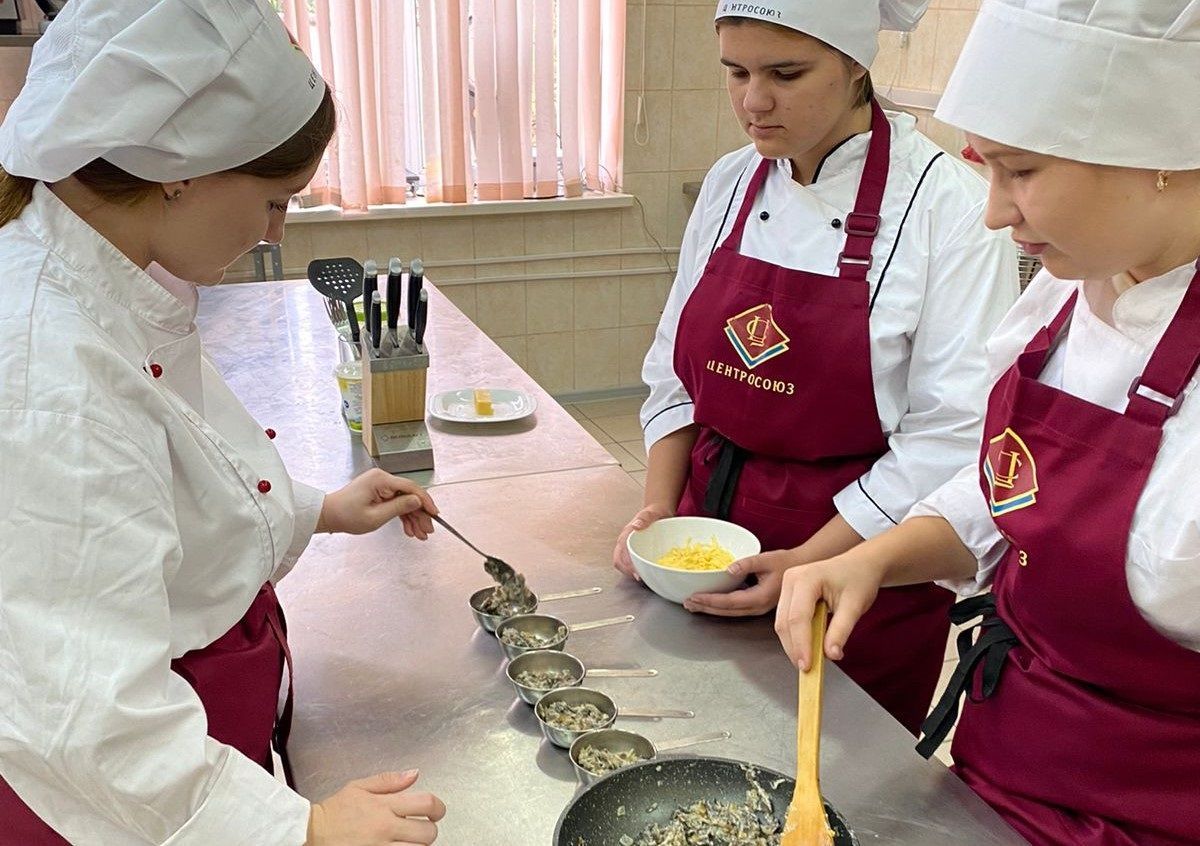 Знатоки Кубанской кухни отметили День фаршированных грибов